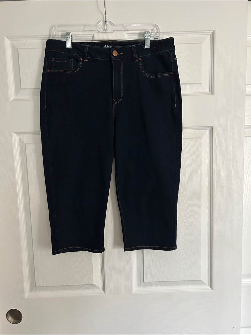 d. jeans Dark Blue Denim Capris with Contrast Stitching
